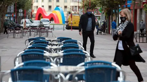 Terraza de un bar vac&iacute;a en Miranda de Ebro, Burgos, Castilla y Le&oacute;n (Espa&ntilde;a), a 28 de septiembre de 2020