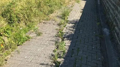 Camino subida a la Atalaya con grieta