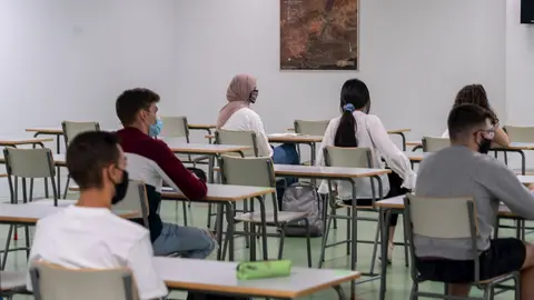 Alumnos del primer curso de la Escuela de Ingenieros de Sevilla en las aulas habilitadas donde se cumple todas las medidas por el Covid-19. Sevilla a 28  de septiembre 2020