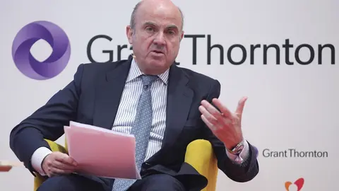 El vicepresidente del Banco Central Europeo (BCE), Luis de Guindos, durante la presentaci&oacute;n del libro 'El Banco Central Europeo. Propuestas de Reforma' del senador y abogado Fernando Mart&iacute;nez-Ma&iacute;llo, en la Fundaci&oacute;n ONCE, en Madrid (Espa&ntilde;a), a 17 de julio