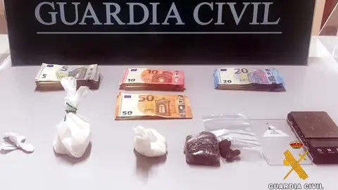 Droga intervenida en el bar de B&aacute;rcena de Pi&eacute; de Concha