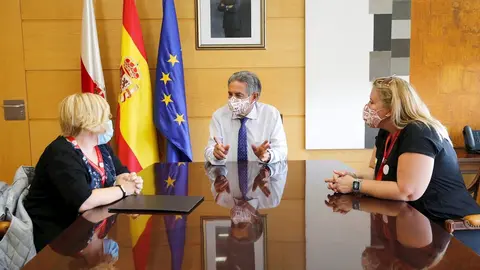 Revilla se re&uacute;ne con celadores