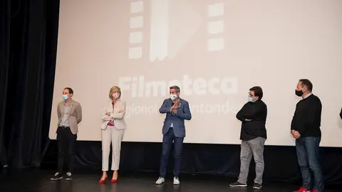 El vicepresidente, Pablo Zuloaga, y la consejera de Educaci&oacute;n, Marina Lomb&oacute;, presenta el documental de Richard Zubelzu &ldquo;Mixtape'