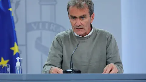 El director del Centro de Coordinaci&oacute;n de Alertas y Emergencias Sanitarias (CCAES), Fernando Sim&oacute;n, en rueda de prensa en Moncloa el pasado lunes 28 de septiembre