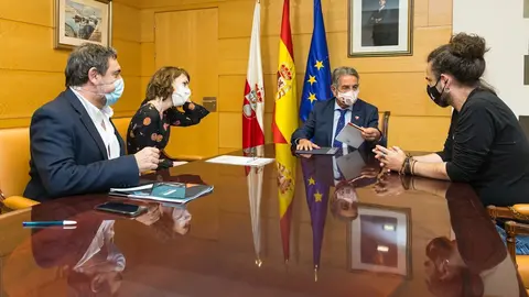 Revilla con representantes de La PACCA