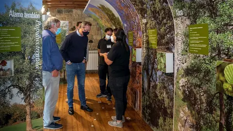 Blanco en el centro de visitantes del Monte Hijedo