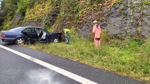Dos heridos leves en una salida de v&iacute;a en la A-8