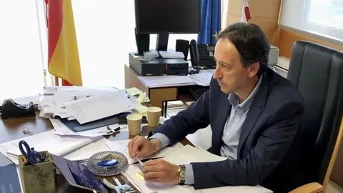 El consejero de Obras P&uacute;blicas, Ordenaci&oacute;n del Territorio y Urbanismo, Jos&eacute; Luis Gochicoa