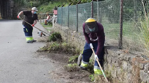 Limpieza de caminos en Pi&eacute;lagos