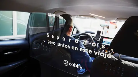 Veh&iacute;culo de Cabify con mampara de protecci&oacute;n