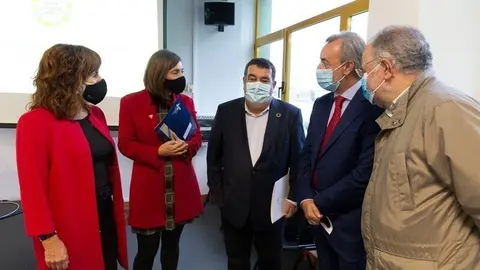 Las consejeras Ana Bel&eacute;n &Aacute;lvarez y Paula Fern&aacute;ndez en el curso