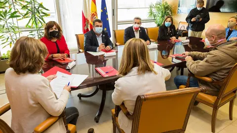 Reuni&oacute;n del Gobierno de Cantabria con el Alto Comisionado para la Lucha contra la Pobreza del Gobierno central y entidades del tercer sector