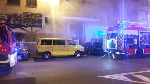 Los bomberos en el lugar del incendio