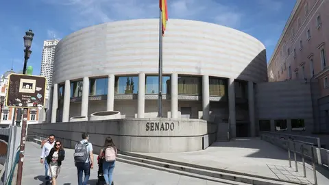 Fachada exterior del edificio del Senado en Madrid.