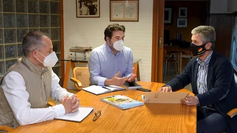 El concejal de Urbanismo, Javier Ceruti (Cs) con Mois&eacute;s Castro, decano del Colegio de Arquitectos de Cantabria (COACAN)