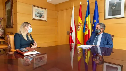 El presidente de Cantabria, Miguel &Aacute;ngel Revilla, y la embajadora de la Rep&uacute;blica de Moldavia en Espa&ntilde;a, Violeta Agrici