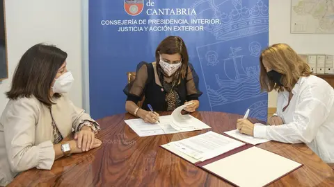 Firma convenio Gobierno con Asociaci&oacute;n de Periodistas