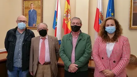 Representantes de UNATE y Ayuntamiento