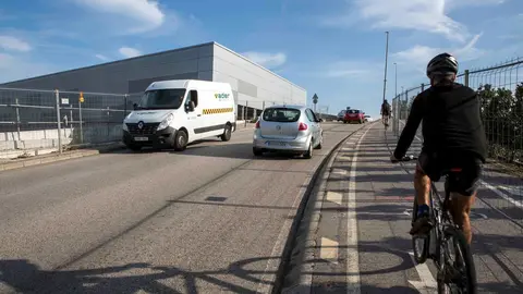 Puente de acceso a Cros