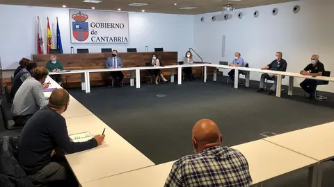 Reuni&oacute;n del consejero de Desarrollo Rural, Ganader&iacute;a, Pesca, Alimentaci&oacute;n y Medio Ambiente, Guillermo Blanco, con criadores de razas c&aacute;rnicas