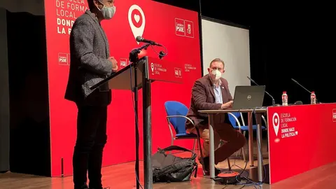 Pablo Zuloaga en la Escuela de Pol&iacute;tica Local