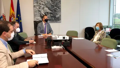 El consejero de Medio Ambiente se re&uacute;ne con la directora del Instituto Espa&ntilde;ol de Oceanograf&iacute;a