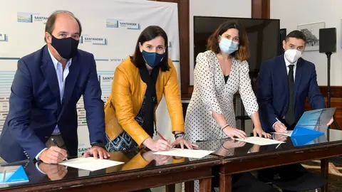 Firma del convenio entre el Ayuntamiento y la Escuela Altamira