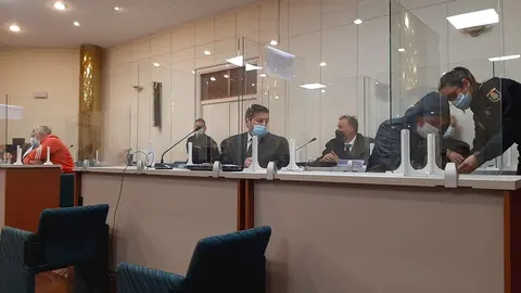 Juicio contra tres acusados de matar a un nonagenario en su garaje de Santander