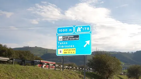 Entrada al pol&iacute;gono industrial de Tanos-Vi&eacute;rnoles  