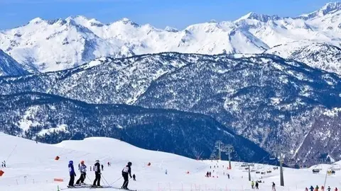 Imagen de la estaci&oacute;n de esqu&iacute; de Baqueira Beret