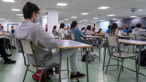 Alumnos del primer curso de la Escuela de Ingenieros de Sevilla en las aulas habilitadas donde se cumple todas las medidas por el Covid-19. Sevilla a 28  de septiembre 2020