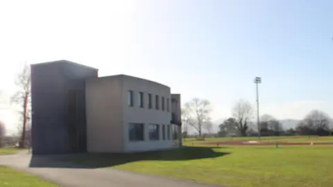 casa-del-deporte-y-pistas-de-padel1423493231