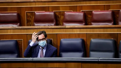 El ministro de Sanidad, Salvador Illa, durante en una sesi&oacute;n plenaria en el Congreso de los Diputados, en Madrid, (Espa&ntilde;a), a 15 de octubre de 2020. Esta sesi&oacute;n se centrar&aacute; en explicar el estado de alarma decretado en Madrid por el Covid-19.
