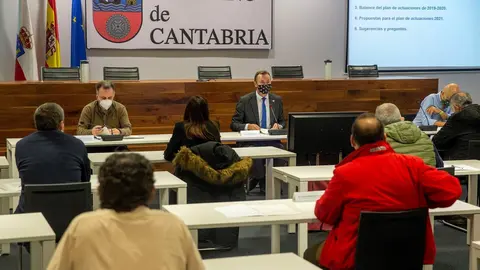 El consejero de Medio Ambiente,Guillermo Blanco, en la reuni&oacute;n del Patronato Collados del As&oacute;n