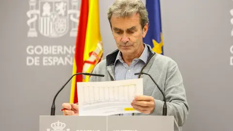El director del Centro de Coordinaci&oacute;n de Alertas y Emergencias Sanitarias (CCAES), Fernando Sim&oacute;n, comparece en rueda de prensa en el Ministerio de Sanidad para informar de la evoluci&oacute;n de la pandemia, en Madrid (Espa&ntilde;a), a 15 de octubre de 2020.