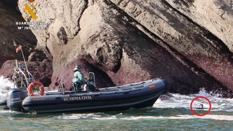 Rdo. Nota De Prensa Guardia Civil (Interceptados Tres Furtivos Multirreincidentes Mariscando Percebes En Santander)