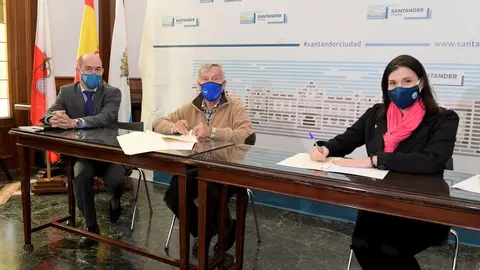 La alcaldesa de Santander, Gema Igual, y el presidente del Banco de Alimentos, Francisco del Pozo