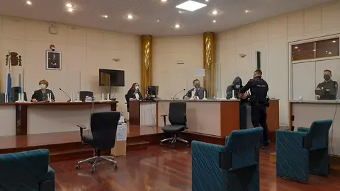 Juicio a los acusados de matar a un anciano en su garaje de Santander para robarle