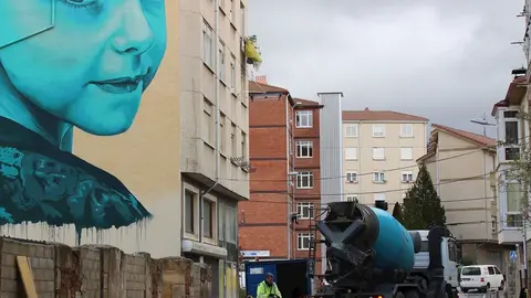 Obras de saneamiento en la calle San Roque de Reinosa