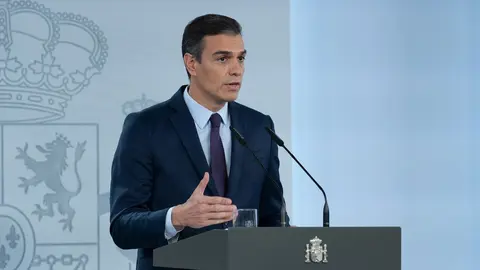 El presidente del Gobierno, Pedro S&aacute;nchez, durante una declaraci&oacute;n institucional para valorar los acuerdos alcanzados ayer en el seno del Consejo Interterritorial de Salud y la evoluci&oacute;n de la pandemia en Espa&ntilde;a, en Madrid (Espa&ntilde;a).