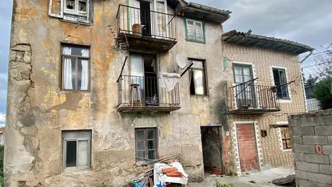 Edificio en ruinas en la calle Foramontanos