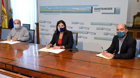 Firma de convenio Ayuntamiento Santander con la FECAV