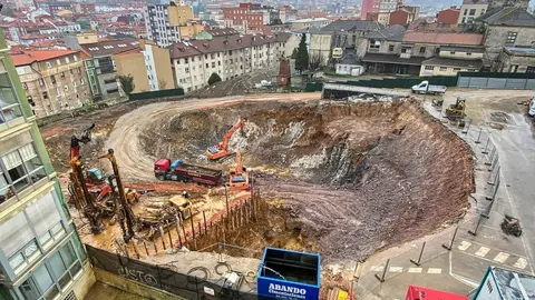 Trabajos de construcci&oacute;n de viviendas en Santander. Archivo.