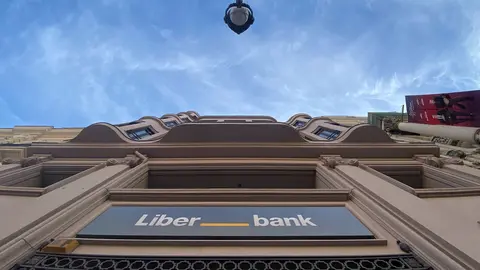 Fachada de una oficina de Liberbank, en Madrid.