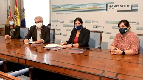 Firma convenio Santander-UC