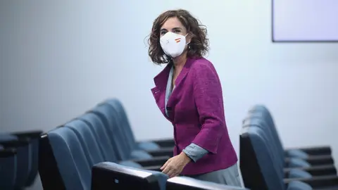 La ministra portavoz y de Hacienda, Mar&iacute;a Jes&uacute;s Montero, al t&eacute;rmino de la rueda de prensa posterior al Consejo de Ministros celebrado en Moncloa, a 27 de octubre de 2020. 