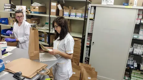 El Hospital Costa del Sol pone en marcha un servicio temporal de dispensaci&oacute;n delegada de medicaci&oacute;n hospitalaria a domicilio