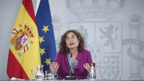 La ministra portavoz y de Hacienda, Mar&iacute;a Jes&uacute;s Montero, comparece en rueda de prensa posterior al Consejo de Ministros celebrado en Moncloa, a 27 de octubre de 2020. Durante la rueda, la ministra detalla las claves de los Presupuestos Generales del Estad
