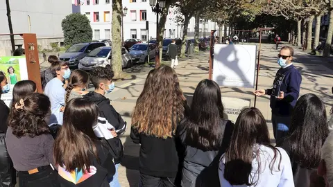 Alumnos visitan la exposici&oacute;n sobre la baja visi&oacute;n