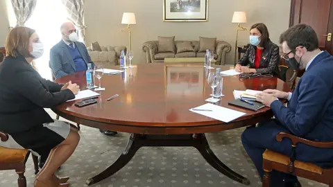 La consejera de Exterior de Cantabria, Paula Fern&aacute;ndez, se re&uacute;ne con el embajador de Emiratos &Aacute;rabes en Espa&ntilde;a, Majid Al-Suwaidi